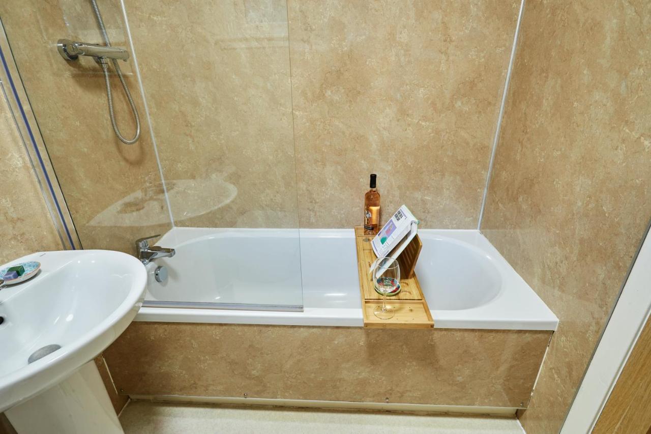 Etive, Beautiful Lochside Apartment With Balcony ฟอร์ตวิลเลียม ภายนอก รูปภาพ